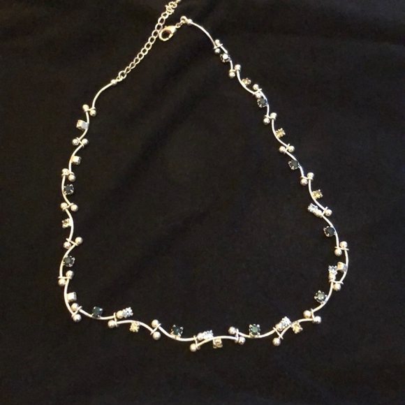 🎉HP🎉🆕💎Blue Stone Flower Patterned Necklace💎 - Picture 1 of 6